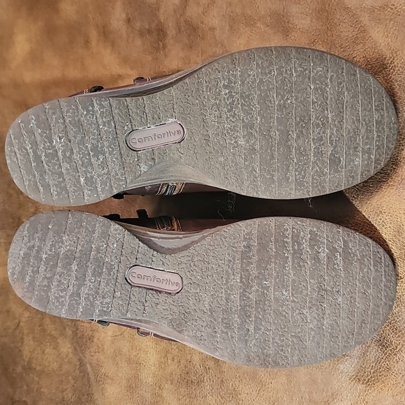 Weatherproof Genuine Leather   Brown Ankle Booties - Picture 9 of 11